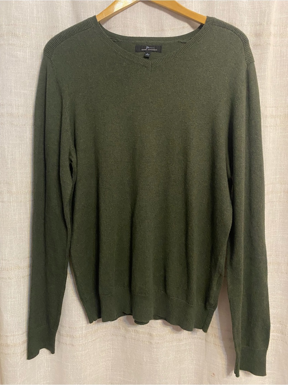 Marc Anthony Men's Forest Green V-Neck Knit Pullover Sweater Size Large